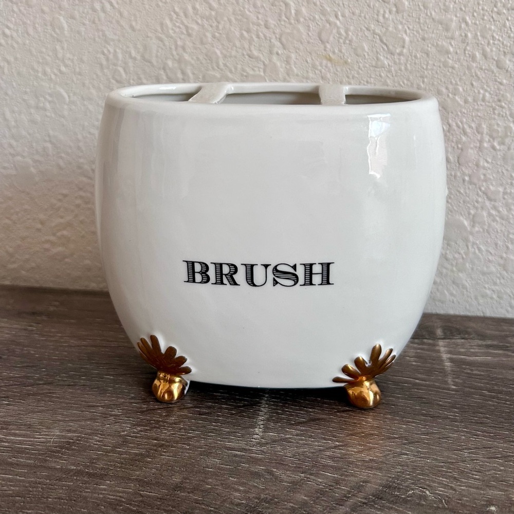 Ashland | Toothbrush Holder Dispenser